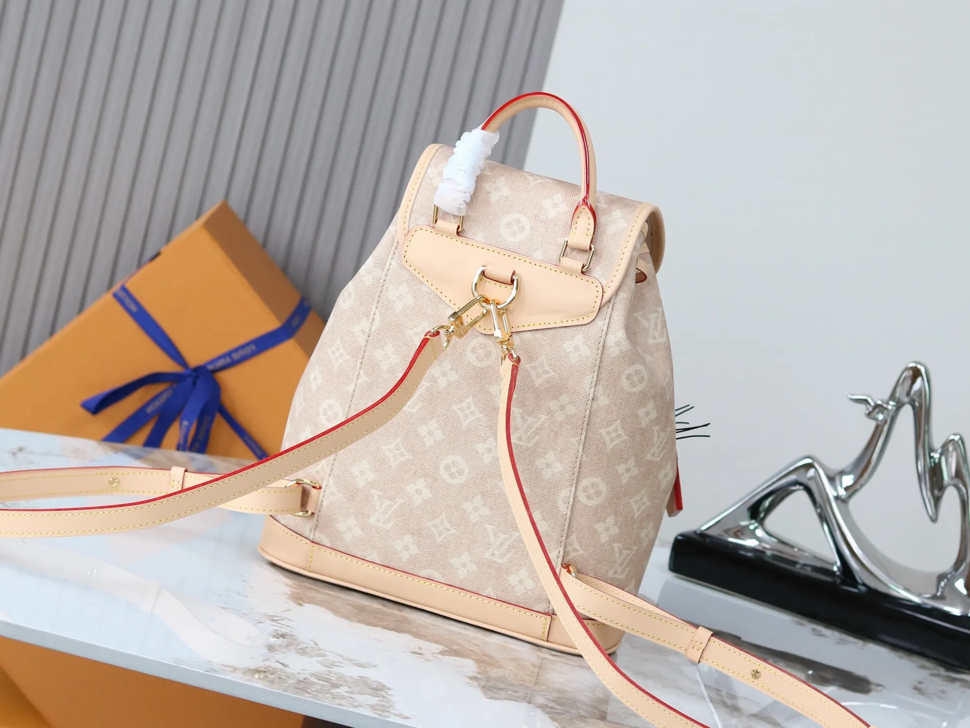 LV backpack Image 3 LV backpack Image 3