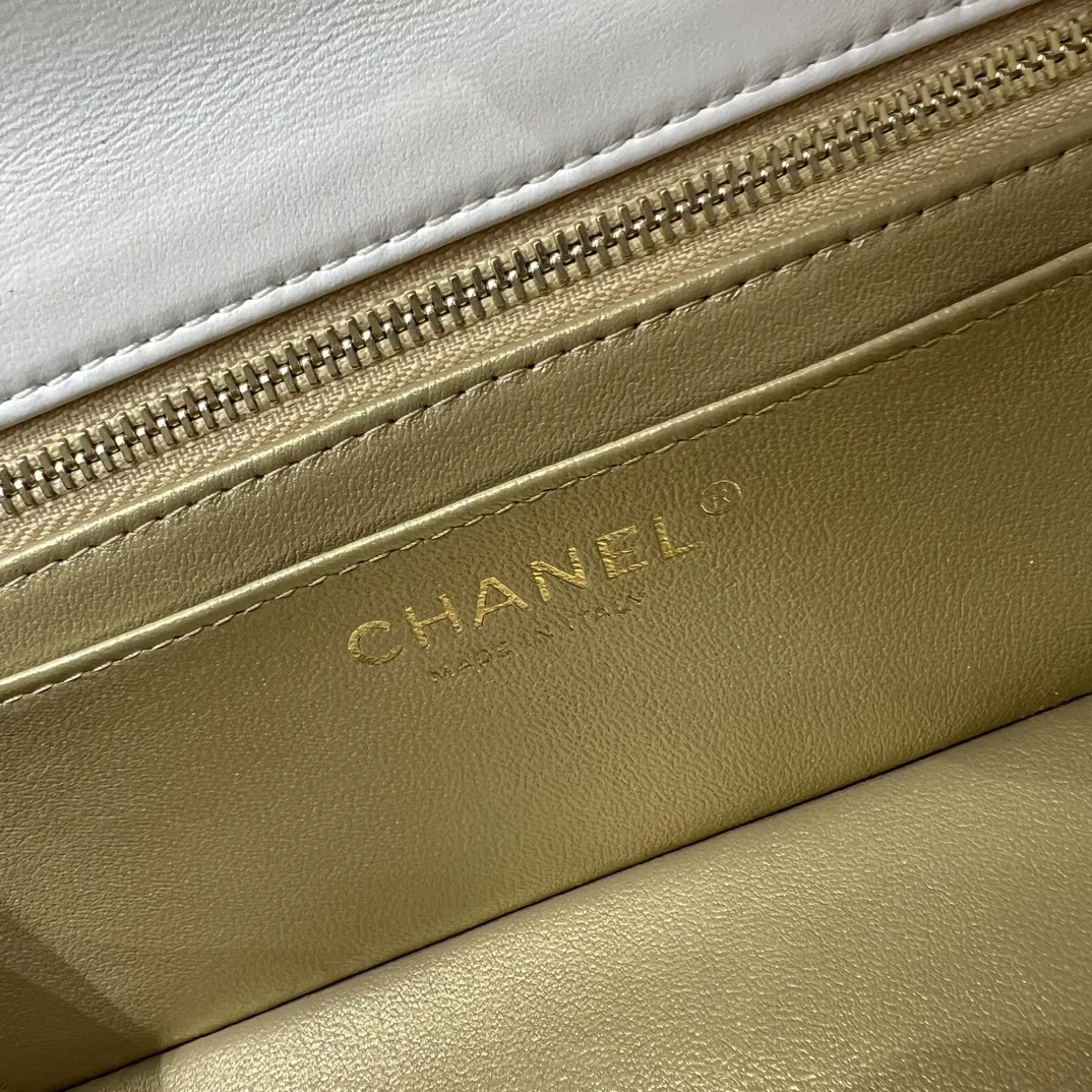 CHANEL 白色小羊皮菱格链条包 经典款