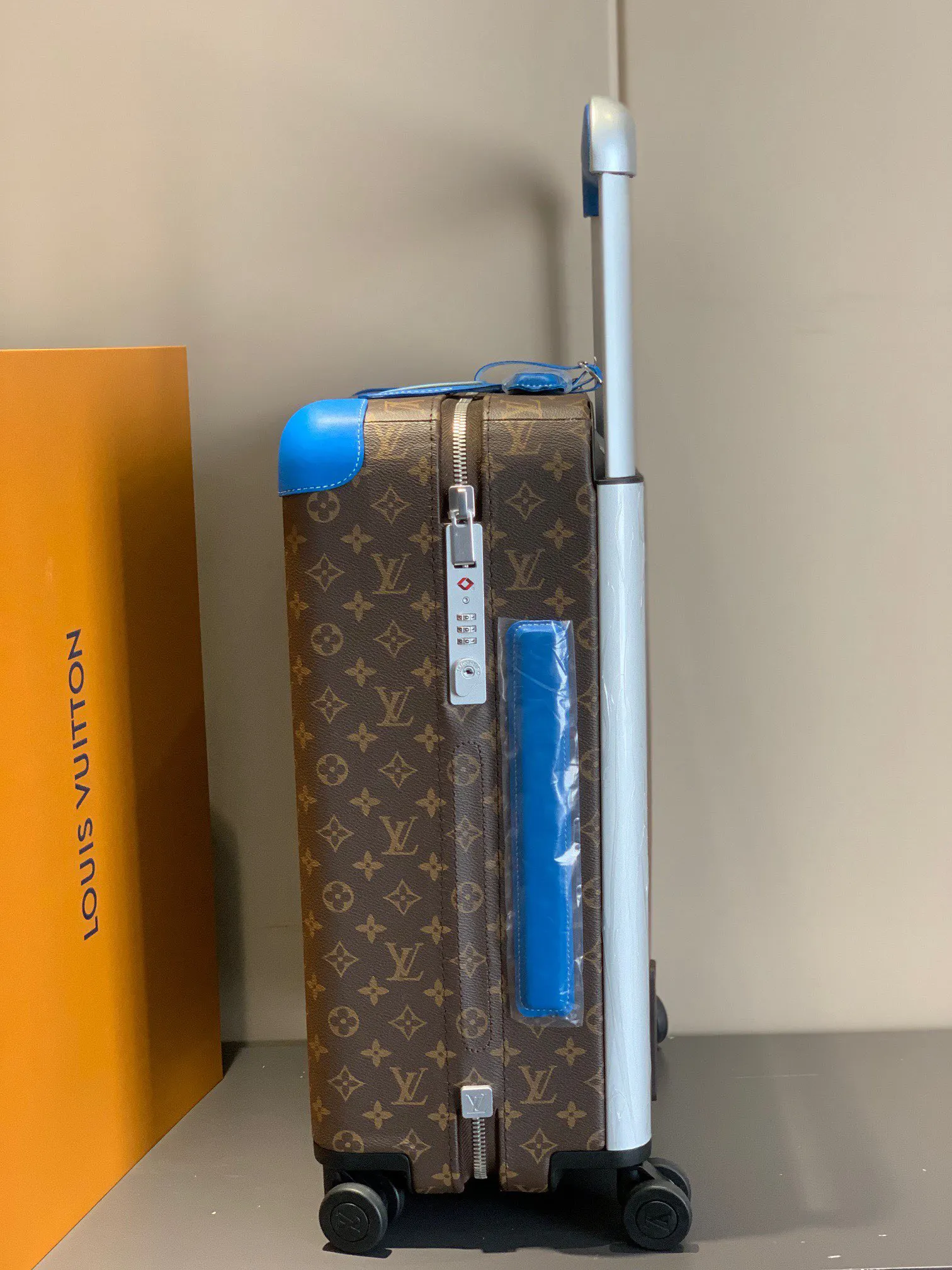 Louis Vuitton Silver Suitcase Travel Lightweight Image 9 Louis Vuitton Silver Suitcase Travel Lightweight Image 9