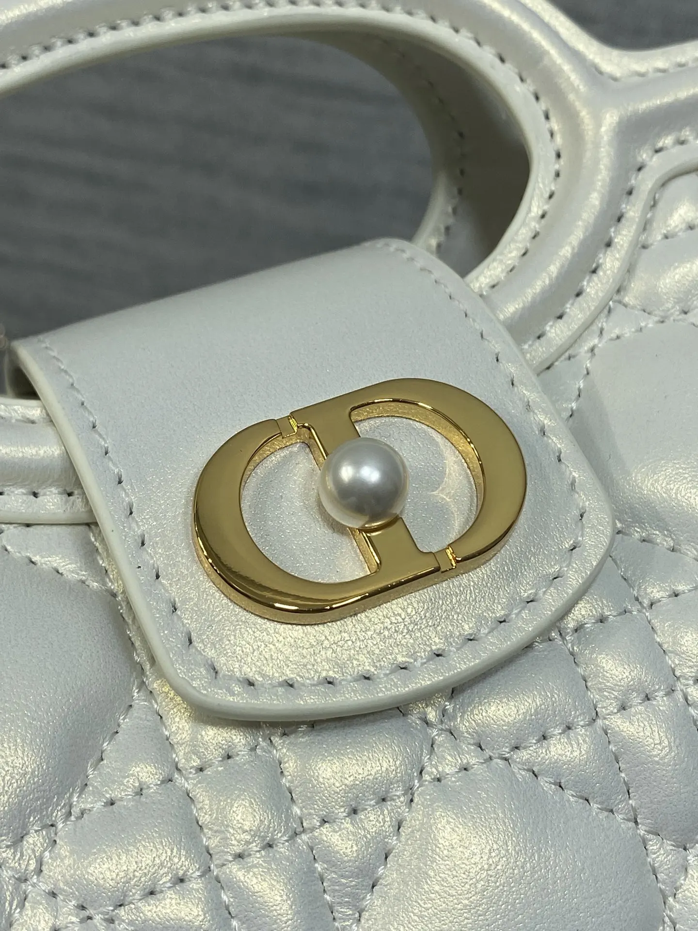 Dior 白色藤格链条包 手提斜挎