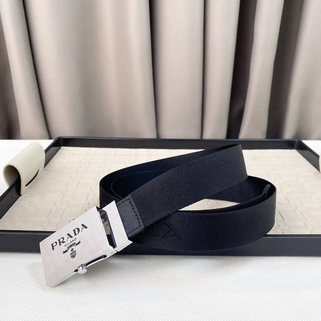 Prada 腰带 通勤搭配