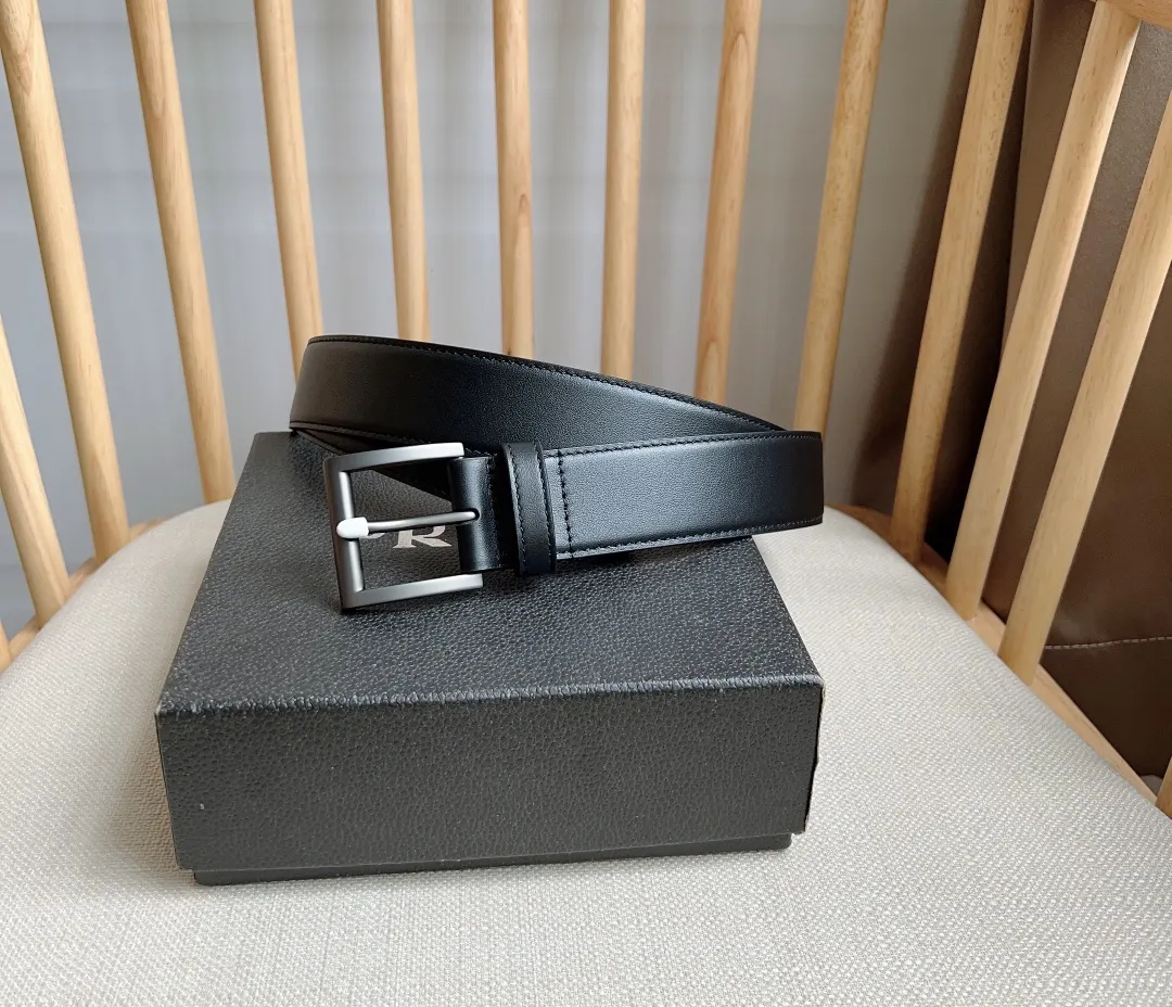 PRADA 皮革 腰带 通勤搭配款