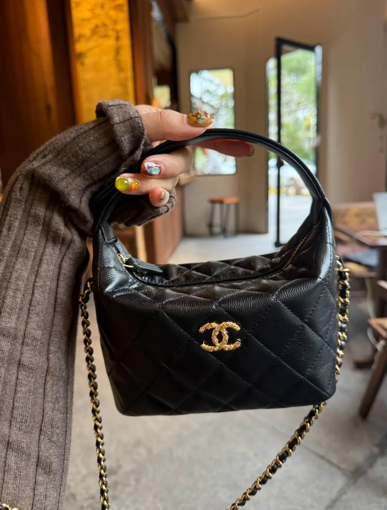 Chanel 黑色牛皮Hobo腋下包 金扣