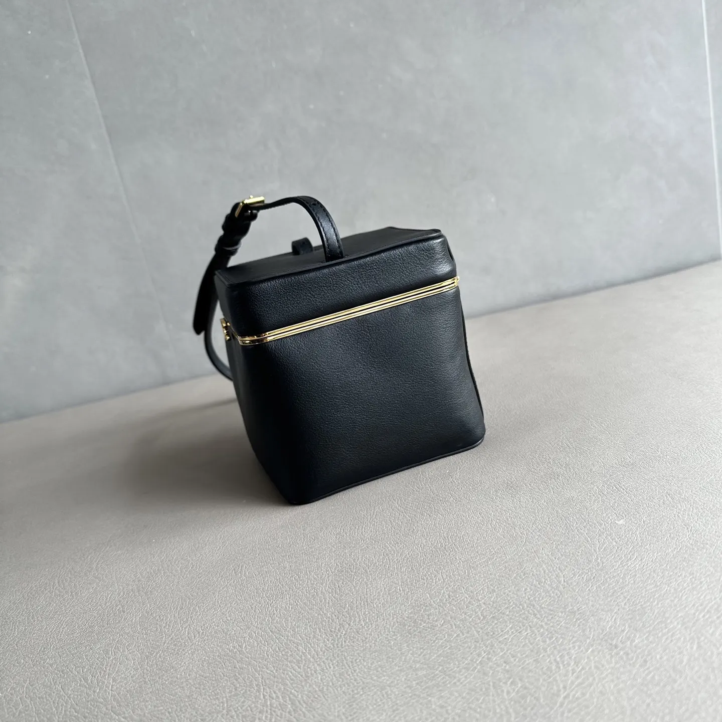 Celine Triomphe 金色 牛皮 单肩包 日常单肩背款