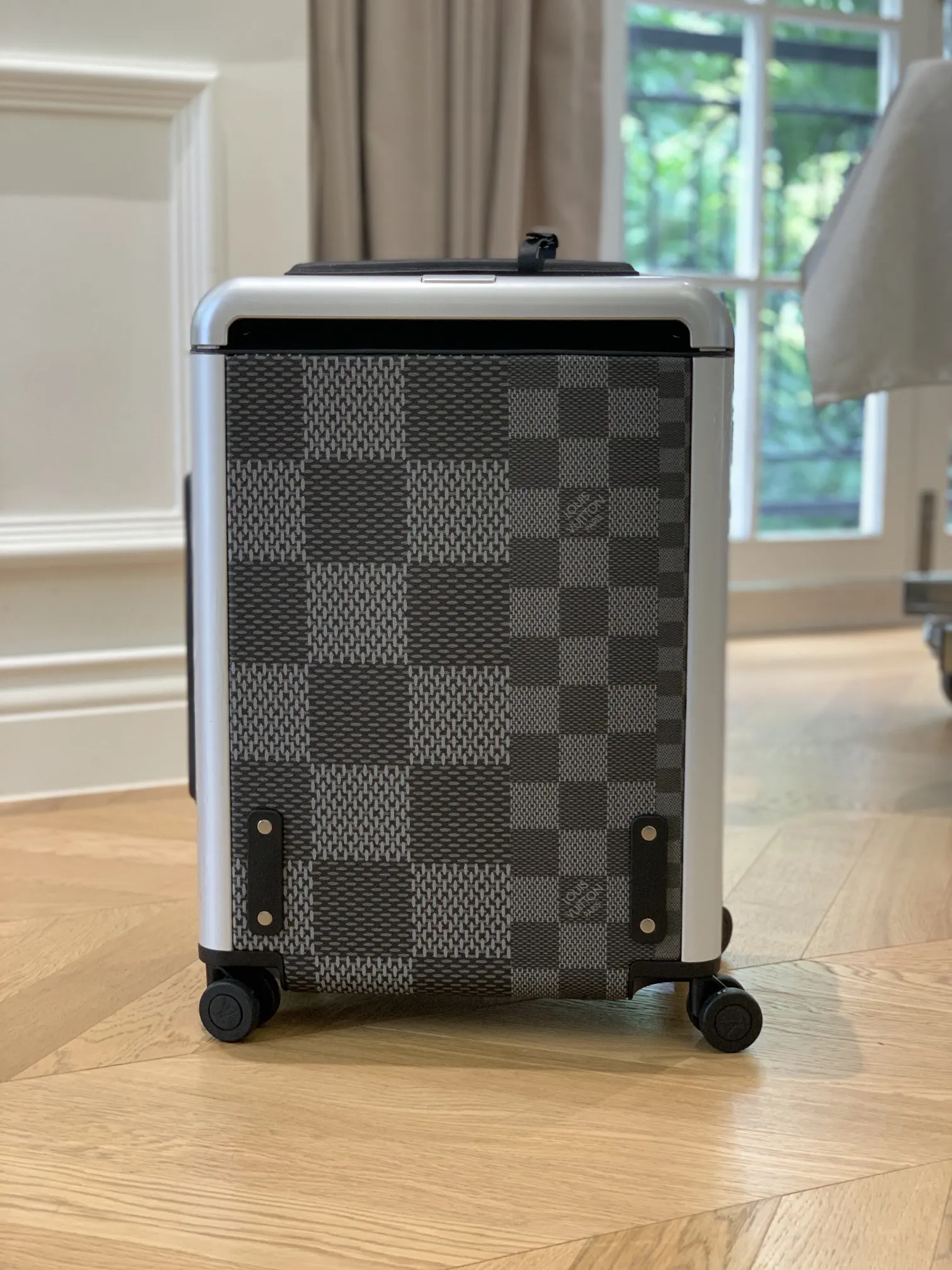 LV Horizon Damier Rolling Luggage Image 2 LV Horizon Damier Rolling Luggage Image 2