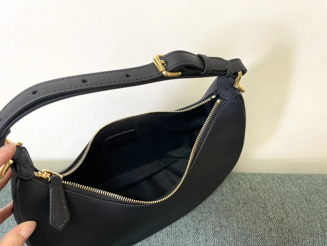 Fendi 黑色 金色 皮革 腋下包 復古腋下背款