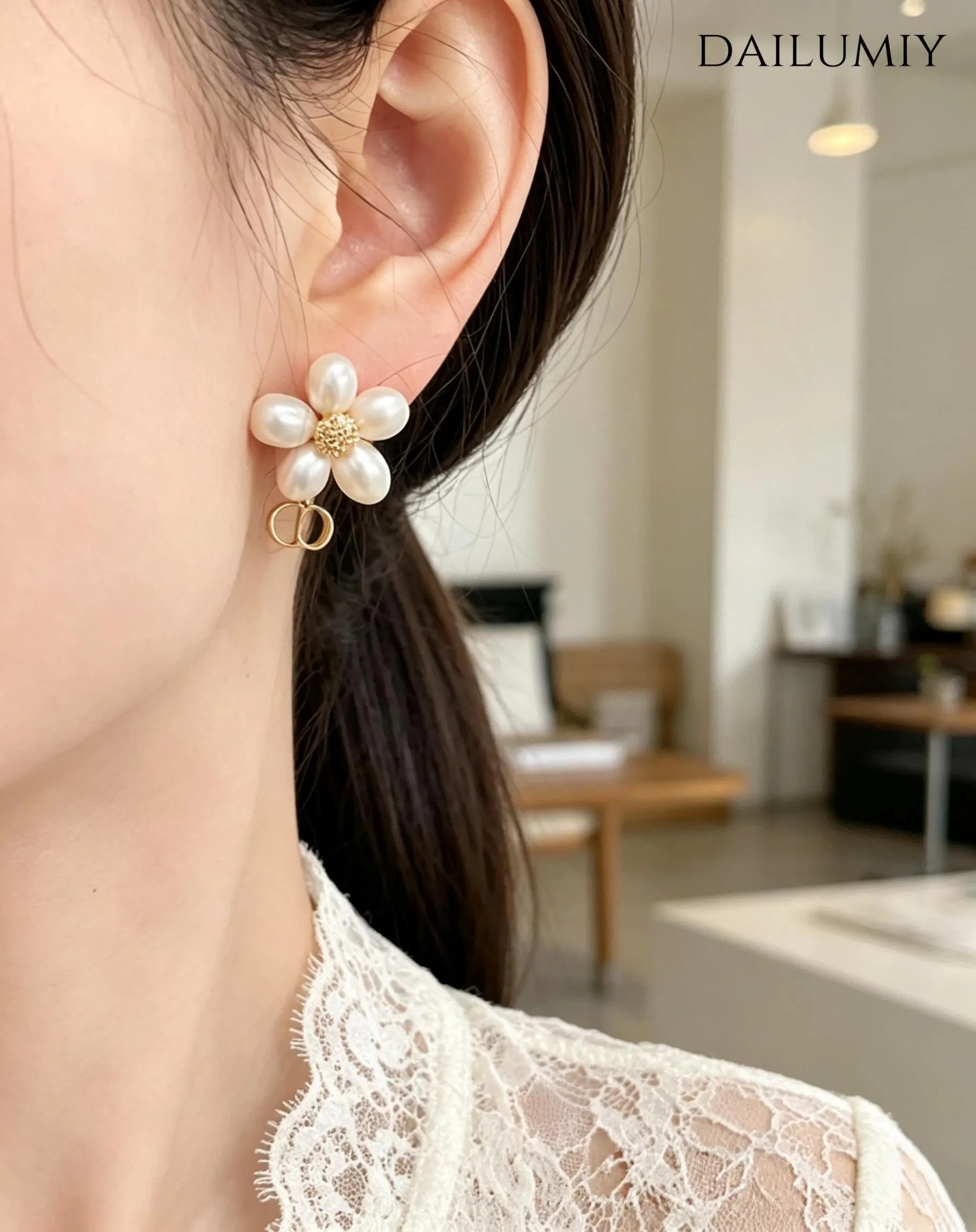 Dior 白色花朵珍珠耳环 精致