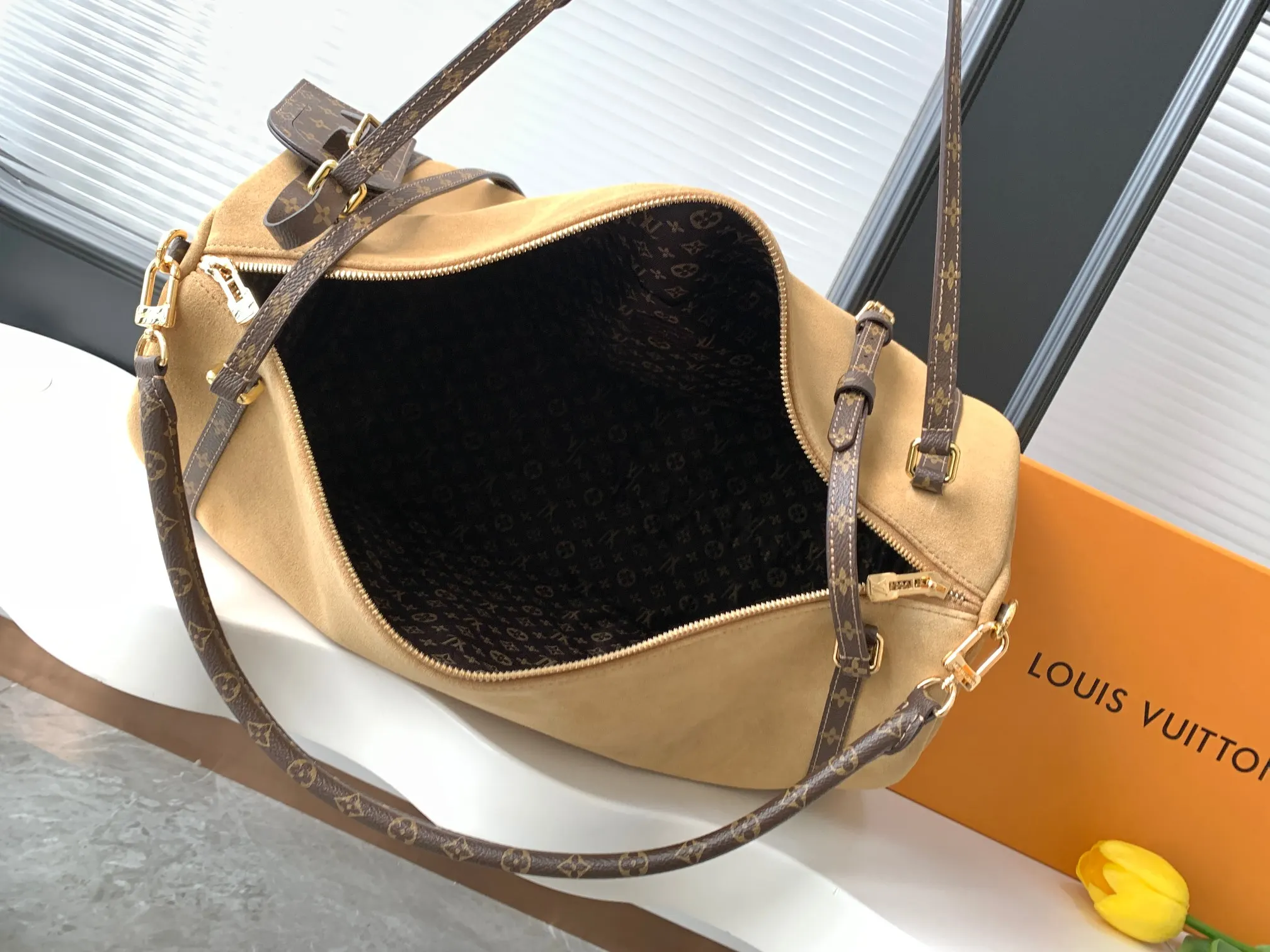 Fashion Item Travel Leather Image 9 Fashion Item Travel Leather Image 9