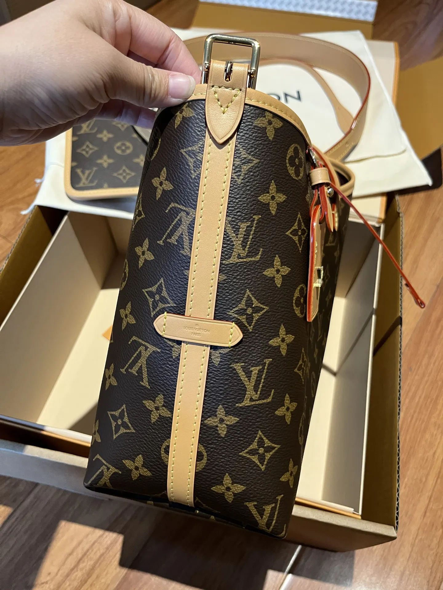 CarryAll 真正的渠道 我们确保所有 腋下包 復古腋下背款