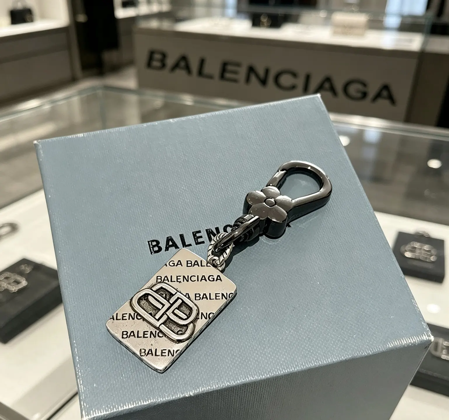 Balenciaga 包包挂件 精致搭配 吊坠