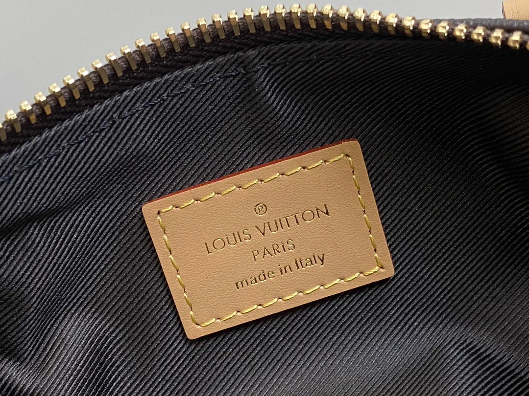LV 老花 帆布 Lovers 名牌彰显 Pharrell Willi 斜背包 輕便斜挎款