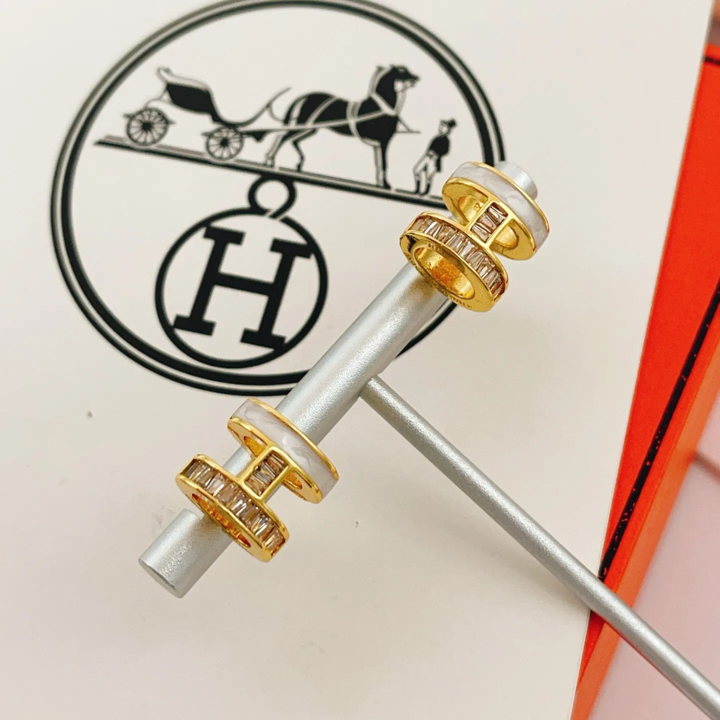 Hermes 金色 耳钉 小巧点缀款 款3