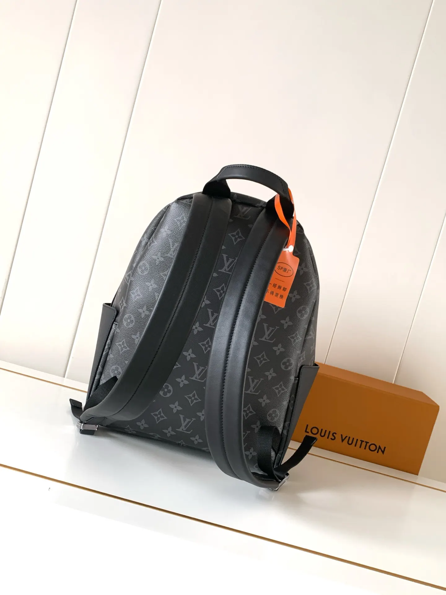 牛皮 外袋 拉链前袋和开口侧袋方便取放物品 内袋确保收納井 雙肩包 实用雙肩款