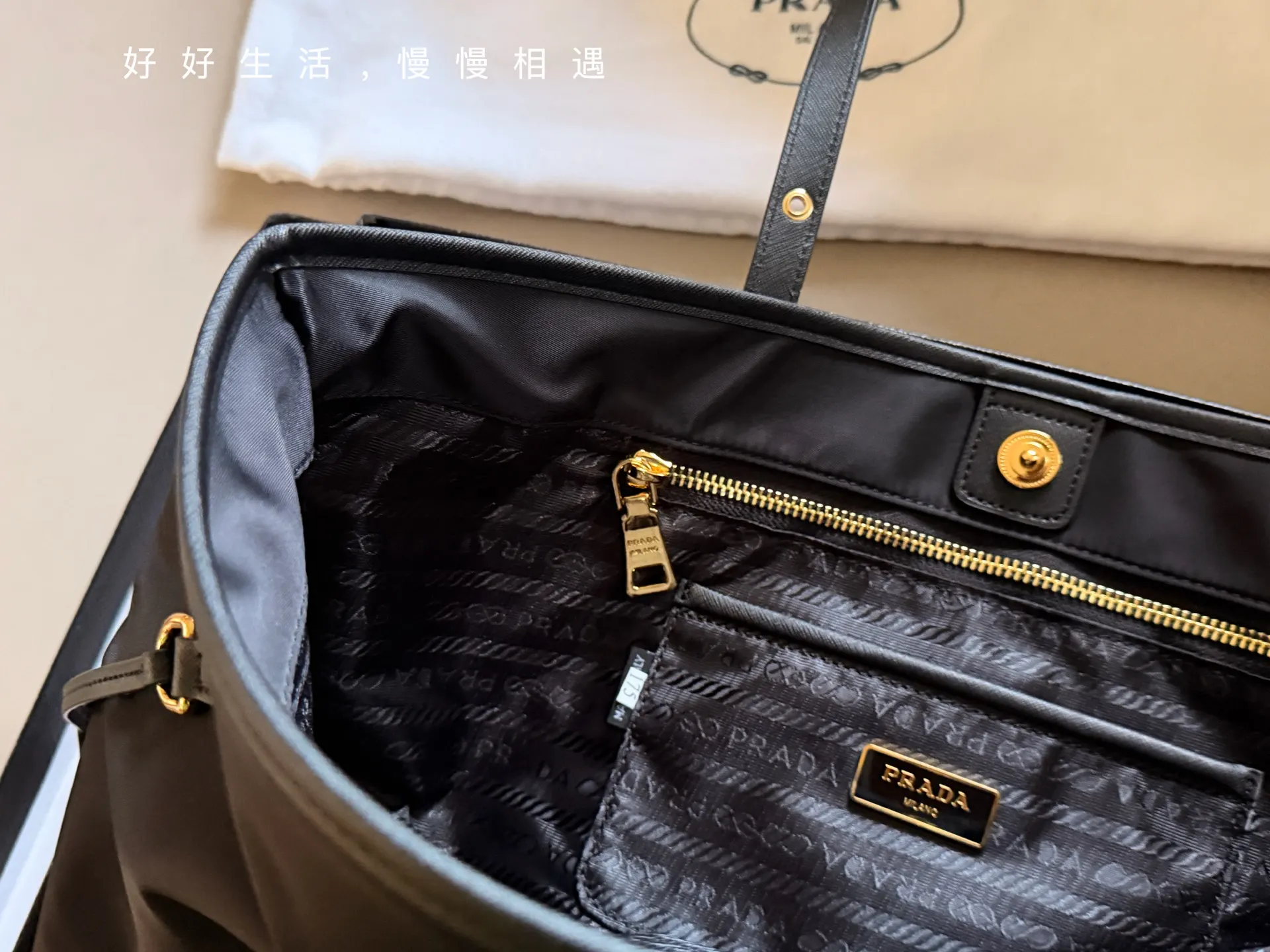 Prada 购物袋 轻便实用 托特包