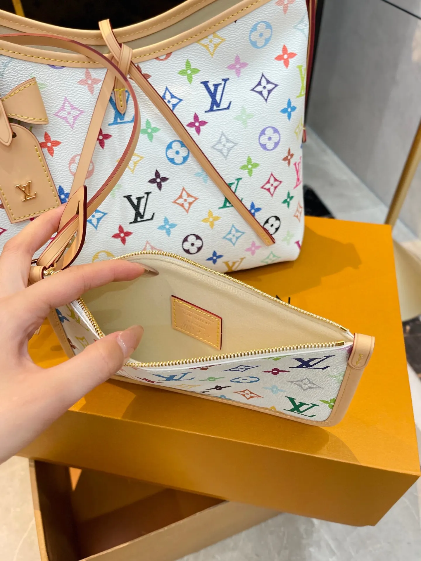 LV CarryAll 白色 金色 Mo腋下包 復古腋下背款