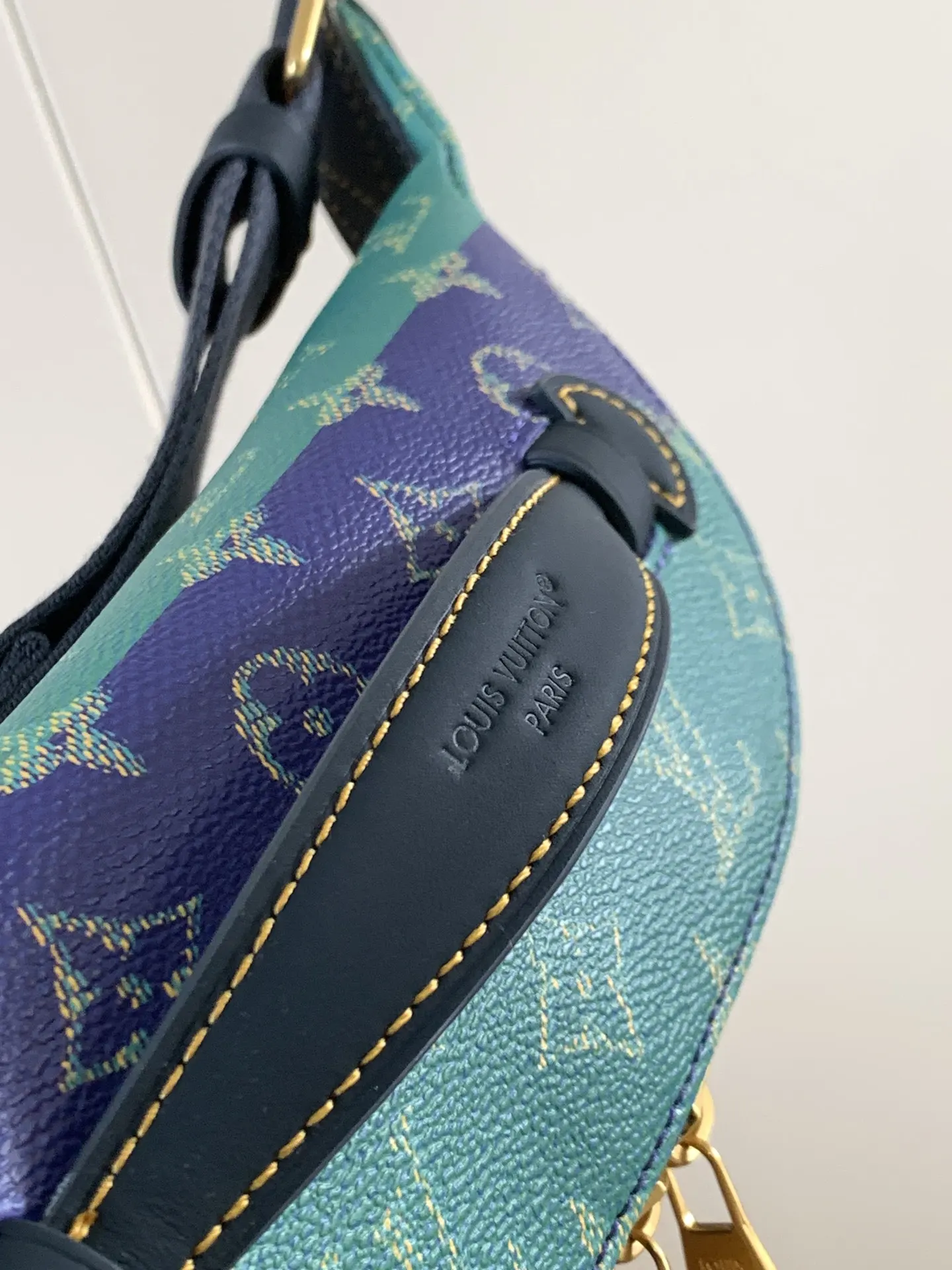 LV 帆布 前袋点缀源自 Damier 帆布的 Marque 腰包 休闲腰包款