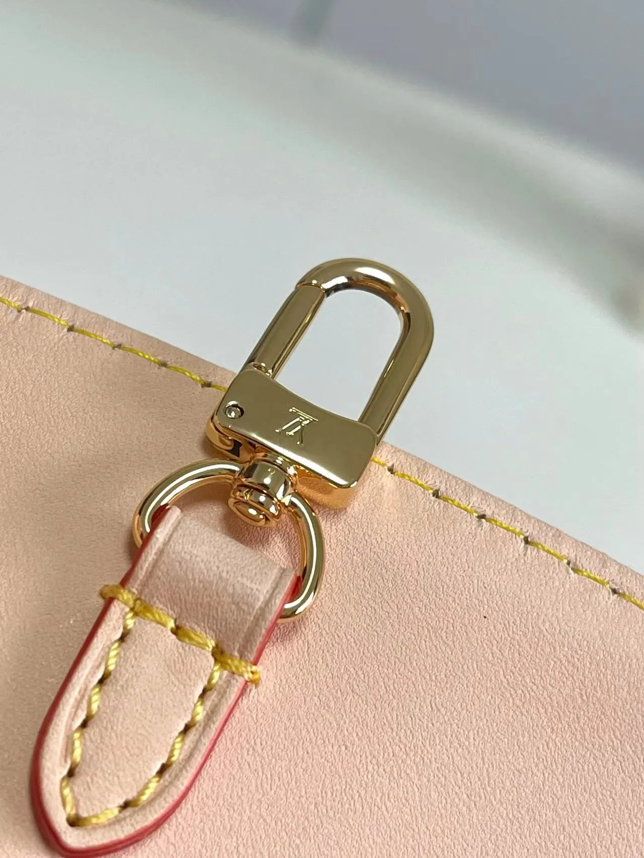 LV OnTheGo 老花 手提包 M15136 精选款