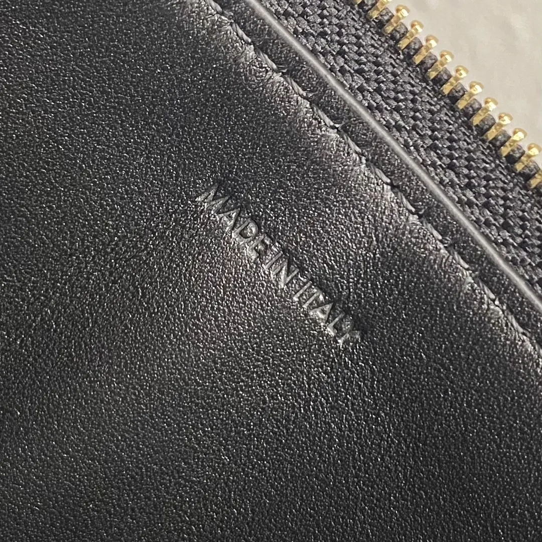 Celine 牛皮 上线 手拿包 Ce手拿包 牛皮简约风单品 精致手拿款