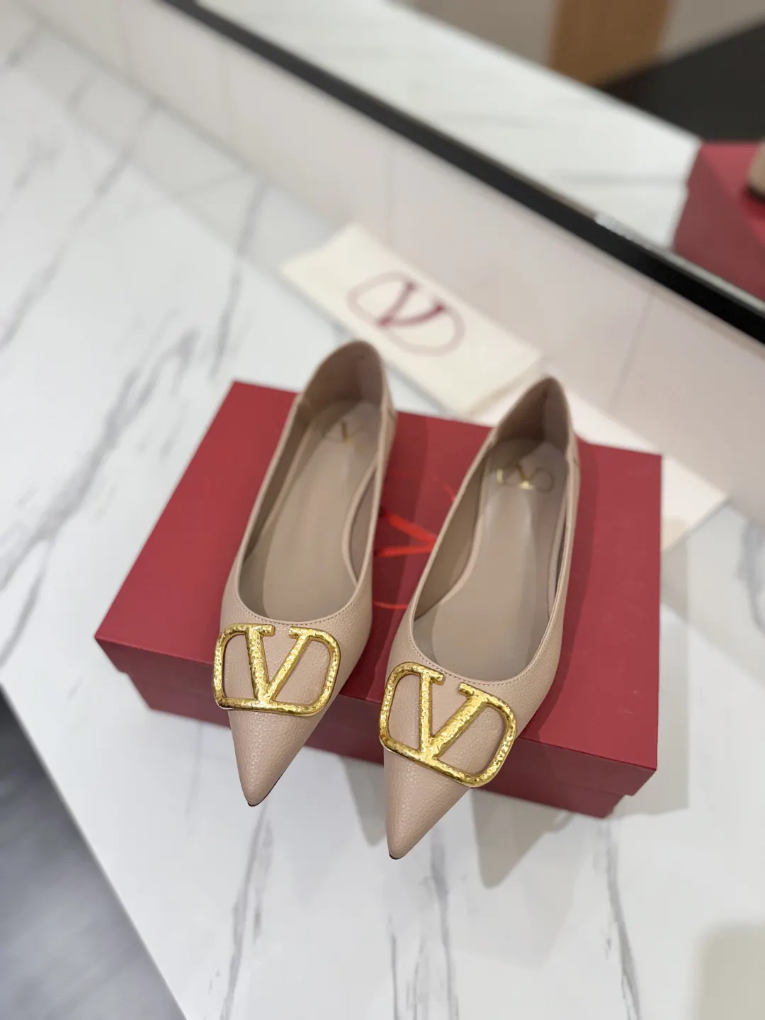 Valentino 金色 平底鞋 通勤约会款