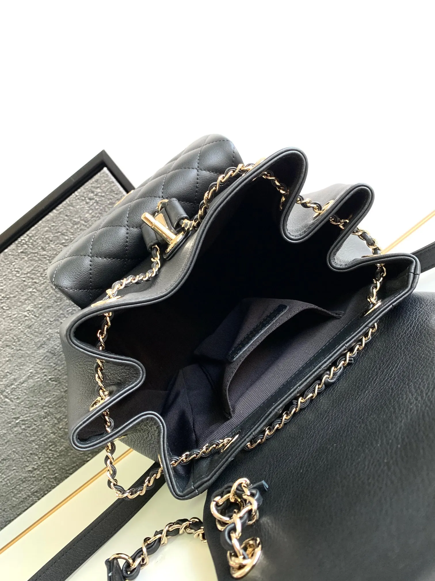 CHANEL 牛皮 雙肩包 实用雙肩款(數字9) CHANEL 牛皮 雙肩包 实用雙肩款(數字9)