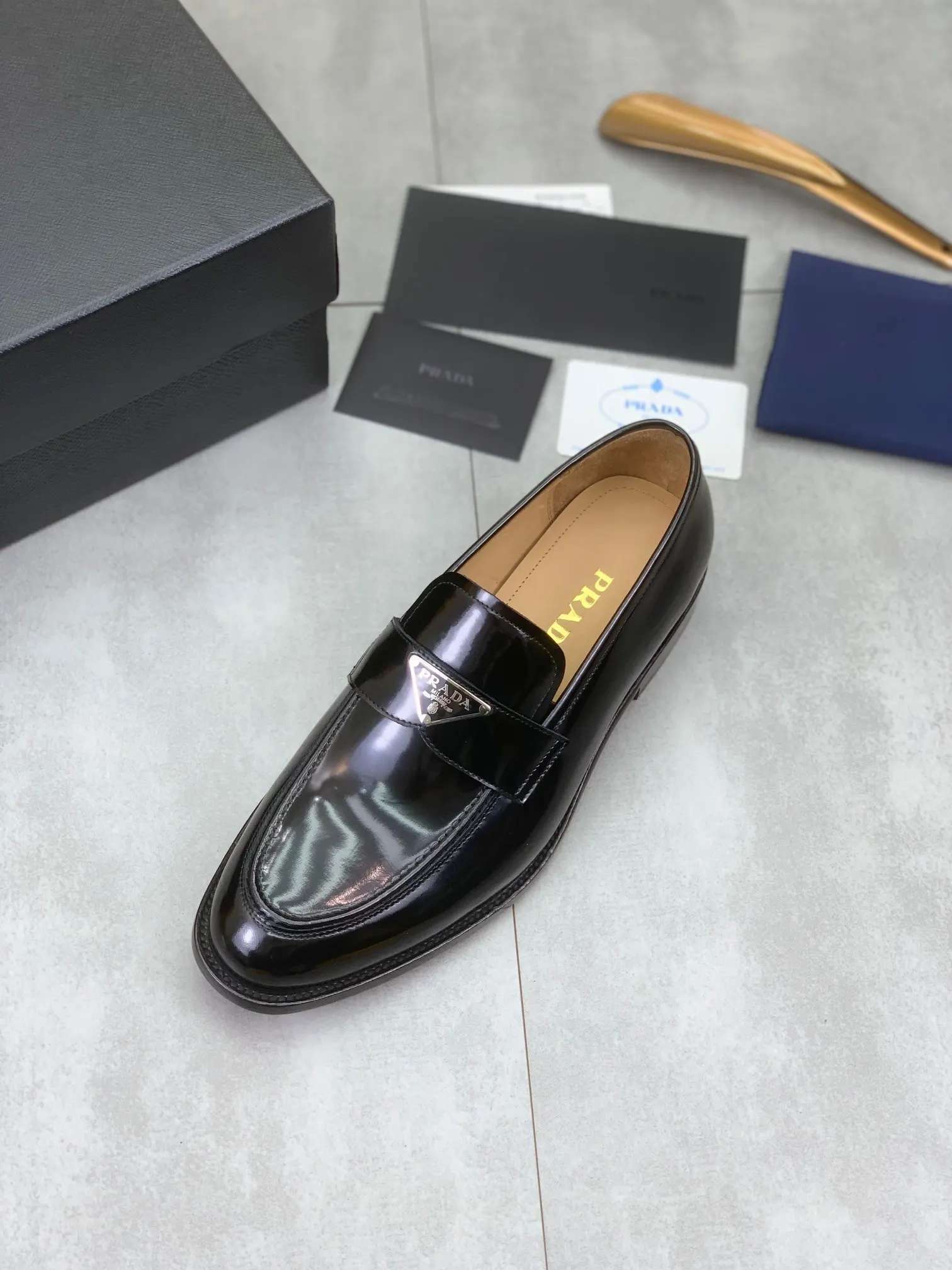 PRADA 牛皮 休闲鞋 舒适百搭款