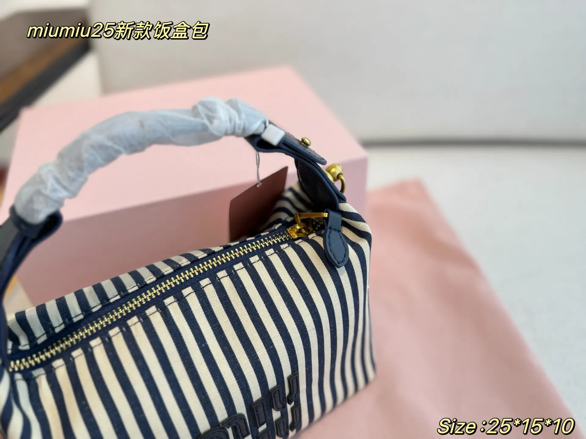 Miu 斜挎包 轻便斜挎款