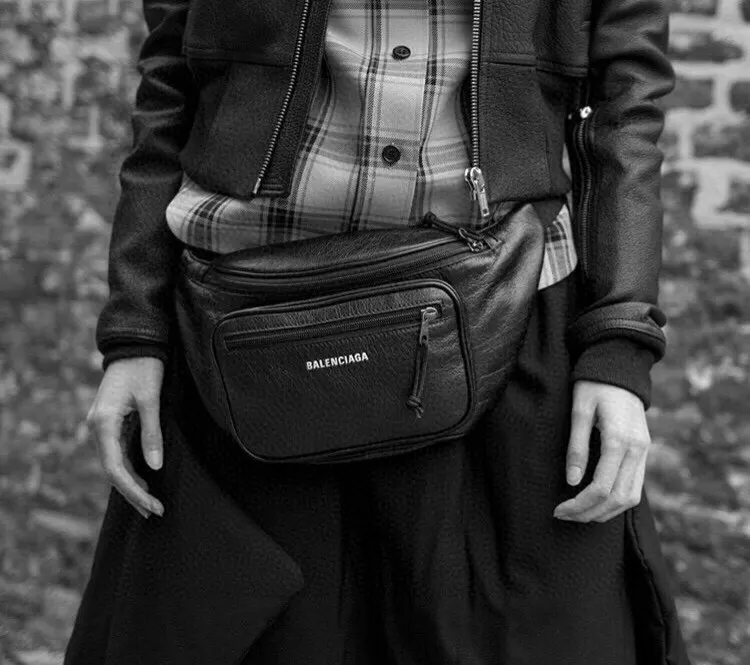 Balenciaga ☁ 全皮腰包 ☁ 全皮腰包 休閒腰包款(數字9) Balenciaga ☁ 全皮腰包 ☁ 全皮腰包 休閒腰包款(數字9)