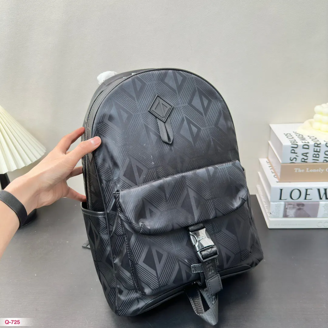 Dior 雙肩 男女背都好看 作为一只合格的 雙肩包 实用雙肩款