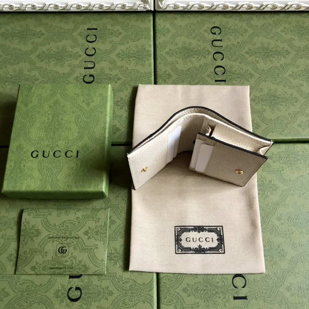 Gucci Marmont Quilted Leather Chain Bag Shoulder and Crossbody Wear Image 8 Gucci Marmont Quilted Leather Chain Bag Shoulder and Crossbody Wear Image 8