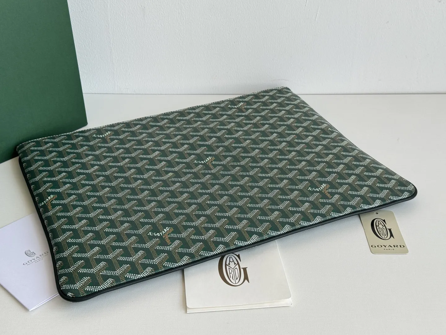 Goyard 牛皮 戈雅 手拿包MGM尺寸同A 纸大小 可用作 精致手拿款