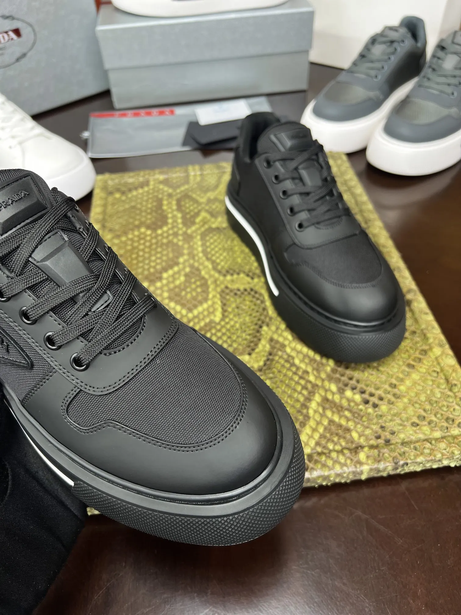 PRADA 牛皮 休闲鞋 舒适百搭款