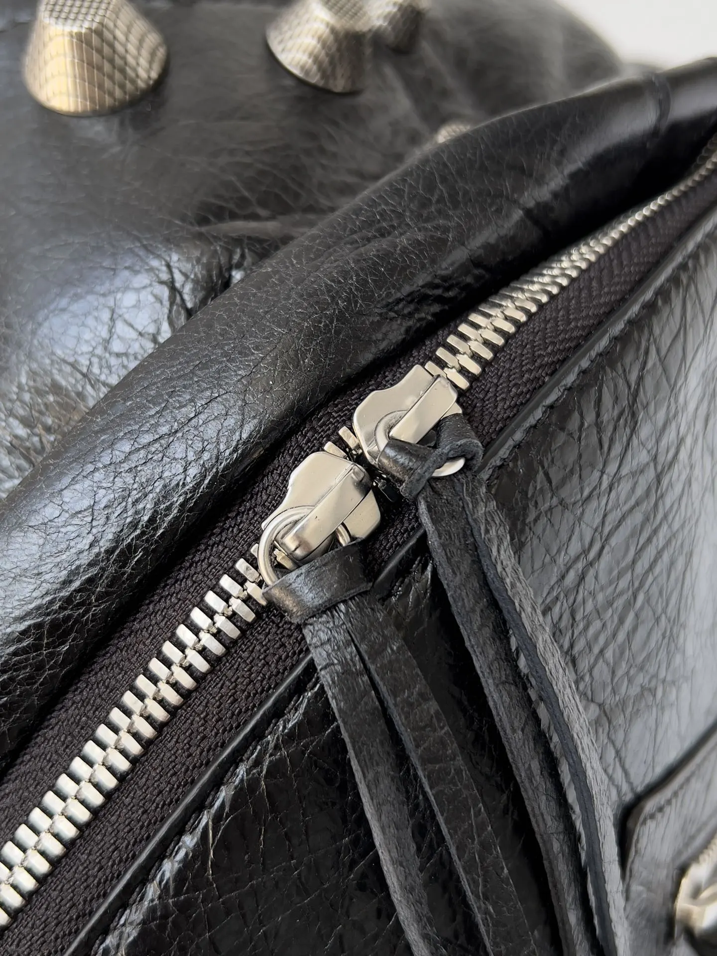 Balenciaga 羊皮 双肩包 实用双肩款