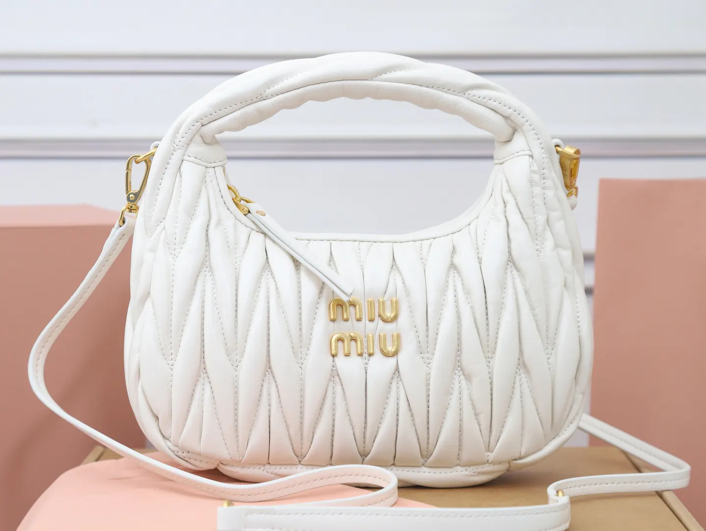 Miu 羊皮 斜背包 輕便斜挎款