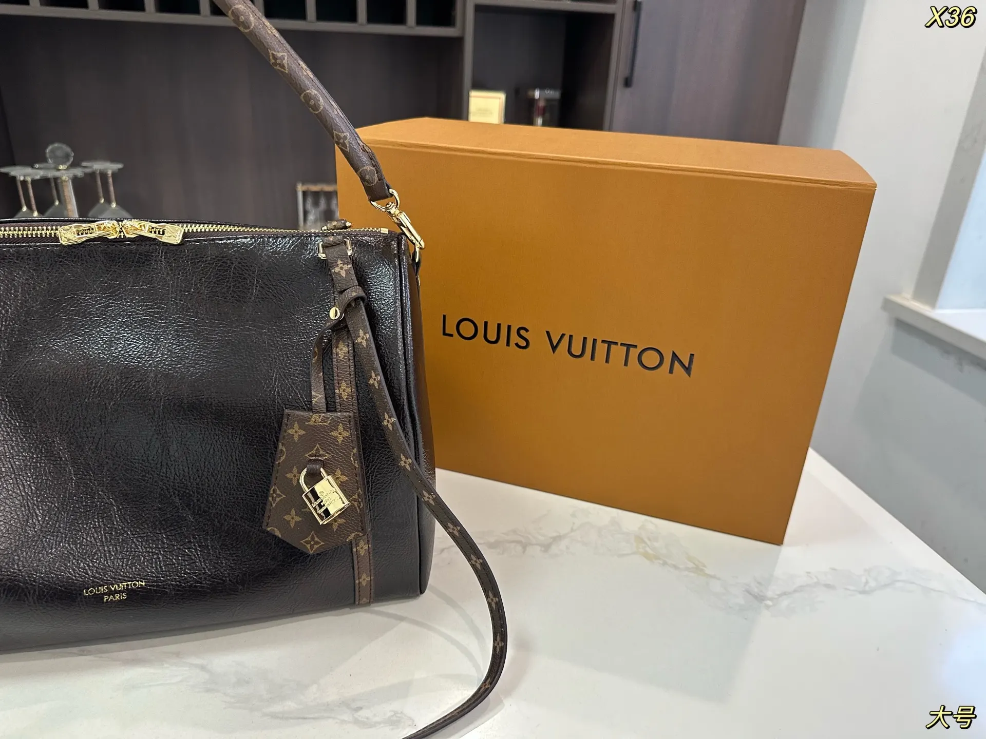 LV 斜挎包 轻便斜挎款