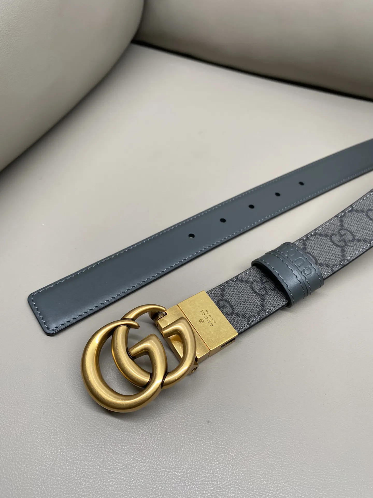 Gucci Marmont Double G Buckle Cowhide Sided Belt