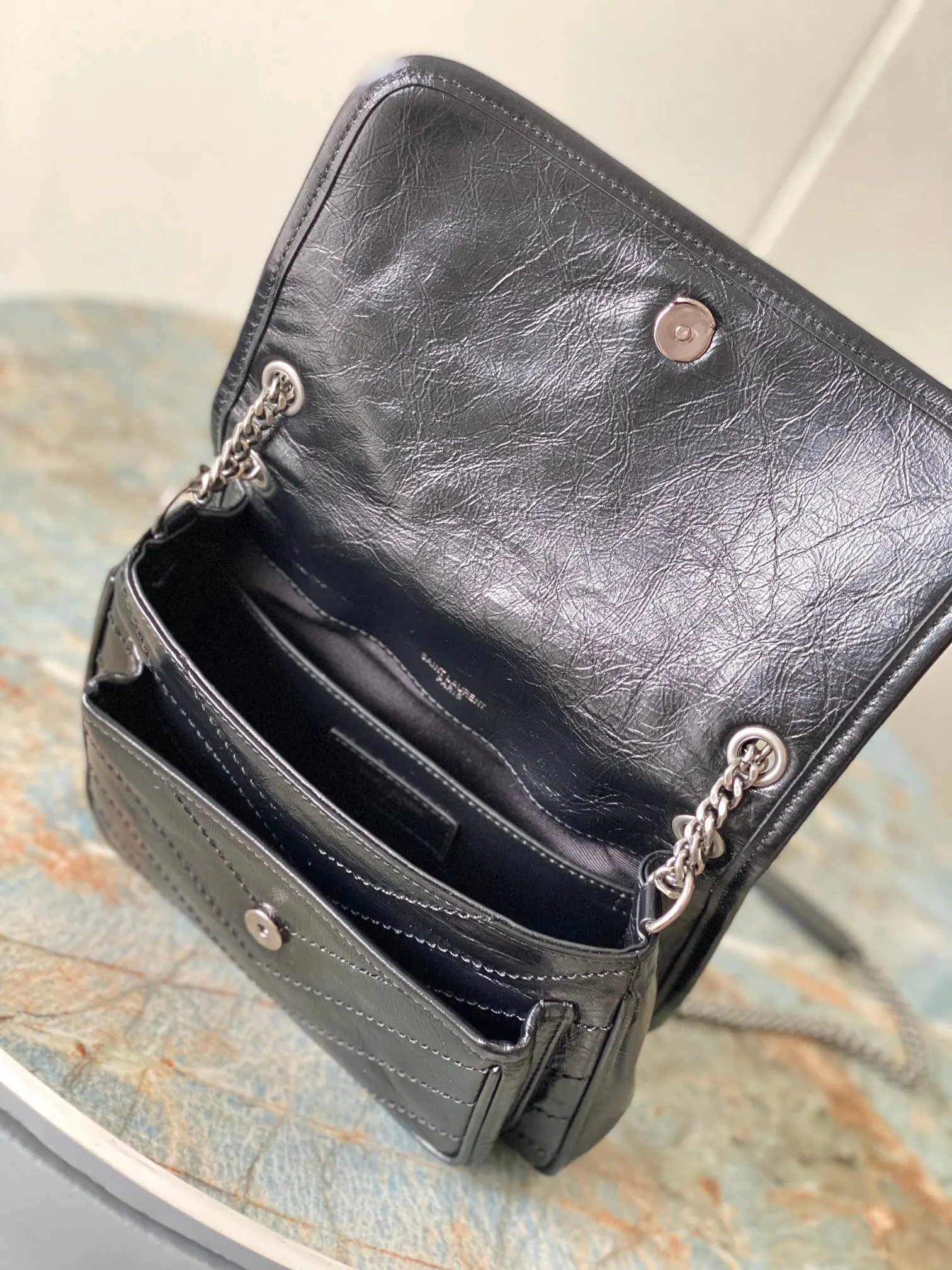 Crossbody Bag Lightweight Leather Image 9 Crossbody Bag Lightweight Leather Image 9