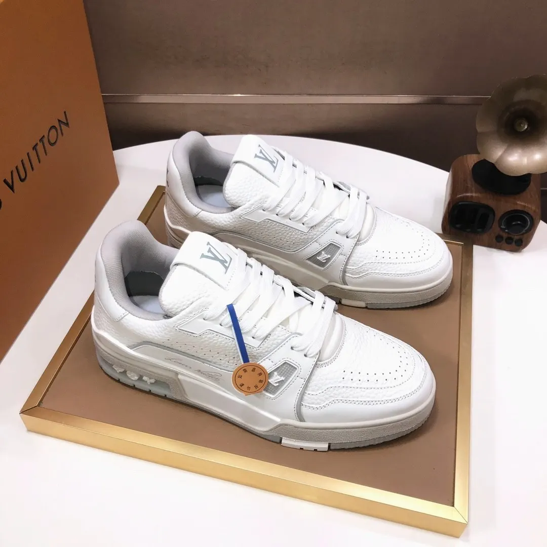 LV White Low-Top Sneakers Image 4 LV White Low-Top Sneakers Image 4