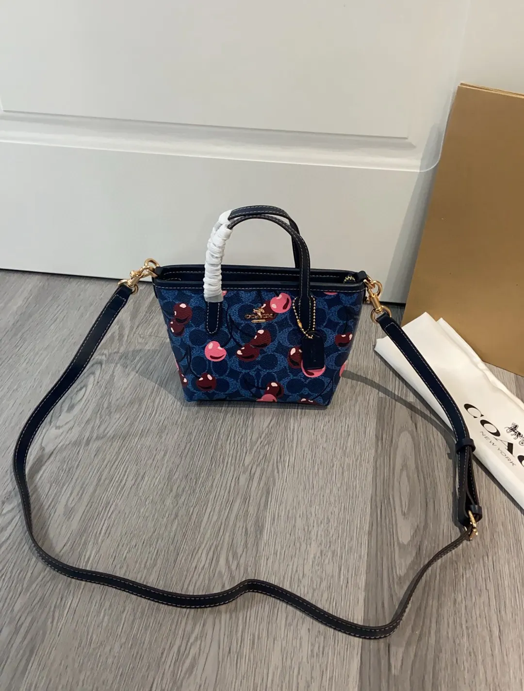 Coach 樱桃Mini City迷你小托特斜挎饺子包C 托特包 大容量托特款