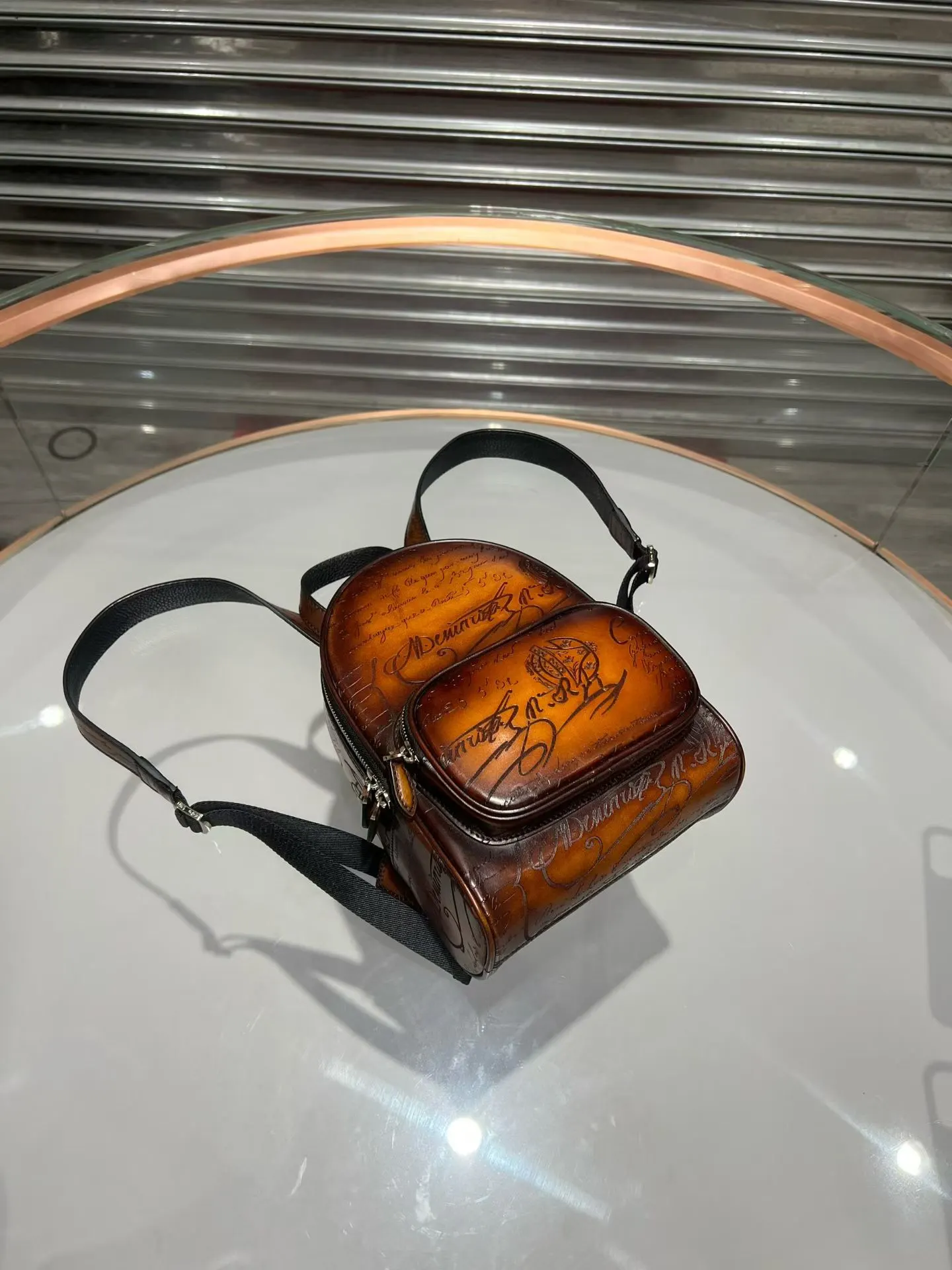 小牛皮 手工擦色不能做出一摸一样的顏色 顏色以实物为准 雙肩包 实用雙肩款