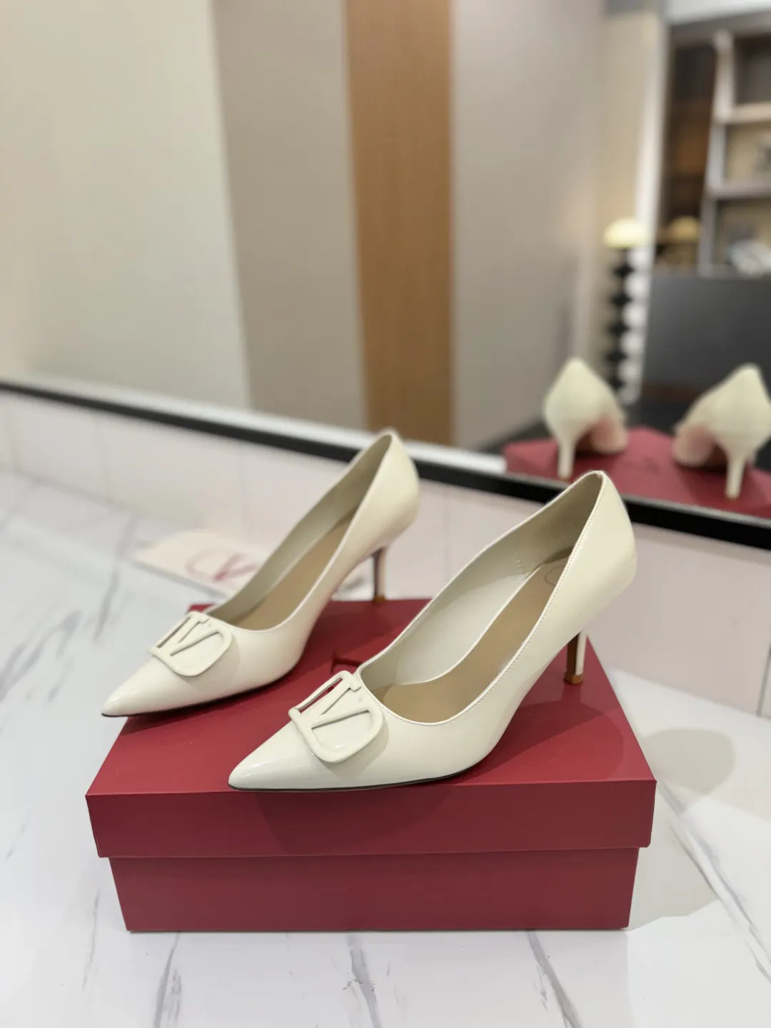 Valentino 金色 平底鞋 通勤约会款