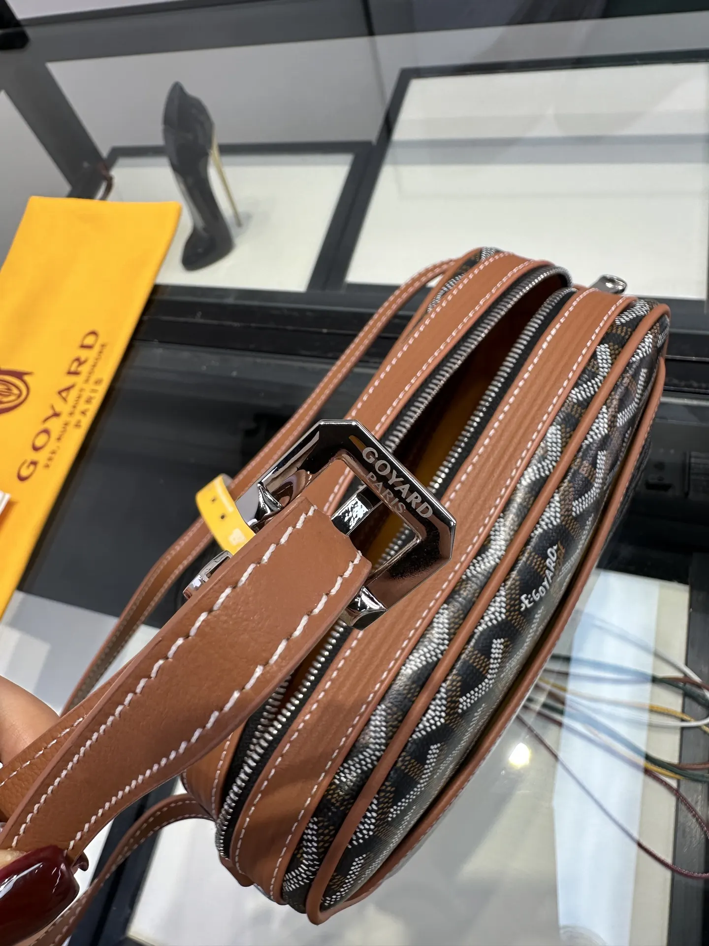 Goyard 棕色 Cap Vert相机包 斜挎包 棕色 是戈雅的经典 轻便斜挎款