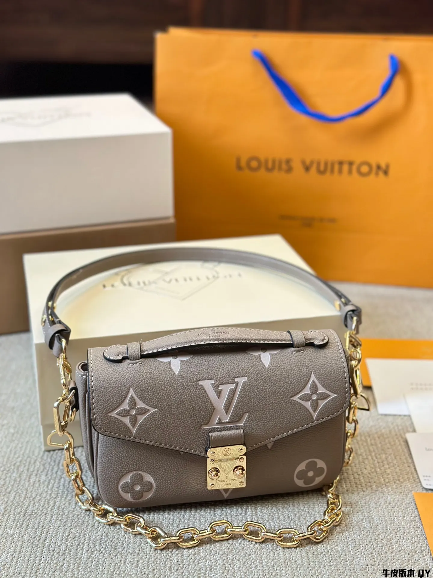 LV 老花 金色 牛皮 Pochette Metis Ea 斜背包 輕便斜挎款