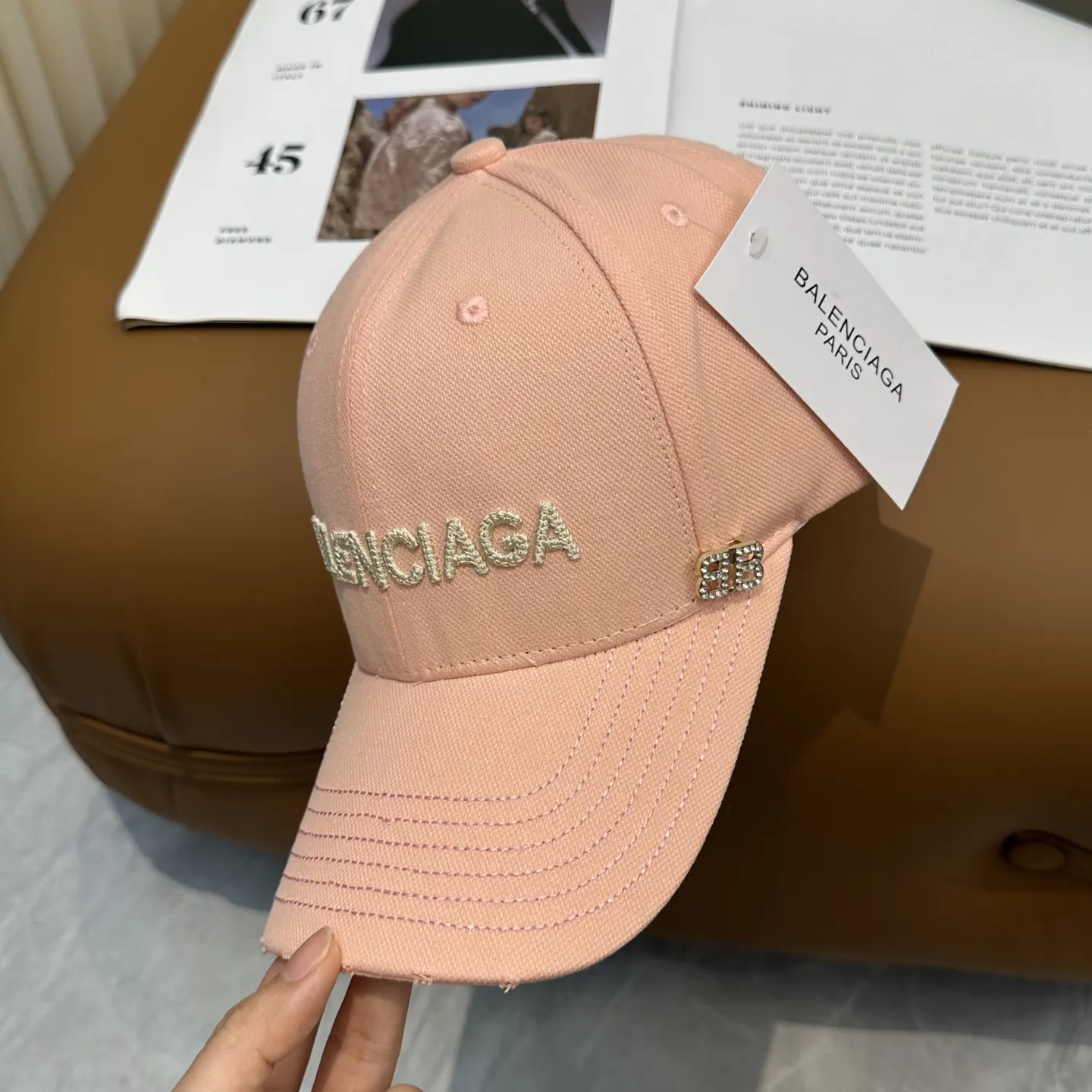 Balenciaga 棒球帽 精致搭配