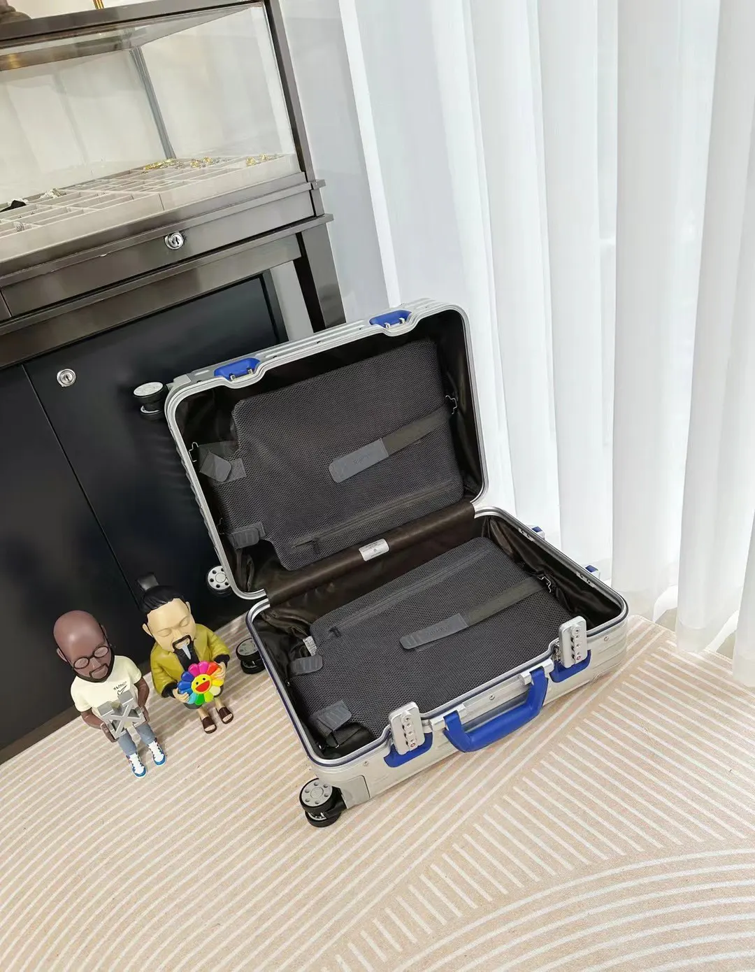 Blue Brown Carry-On Suitcase Travel Lightweight Image 9 Blue Brown Carry-On Suitcase Travel Lightweight Image 9