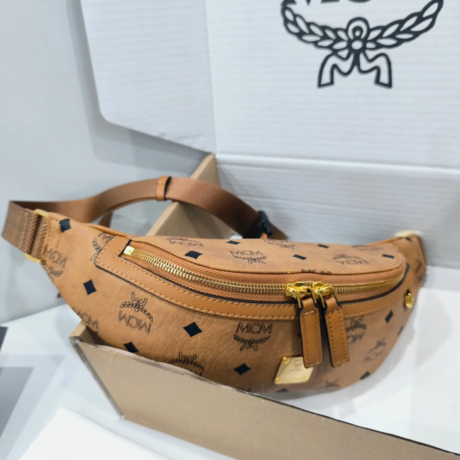 帆布 MCM Stark Visetos腰包」 由涂层帆布 休閒腰包款