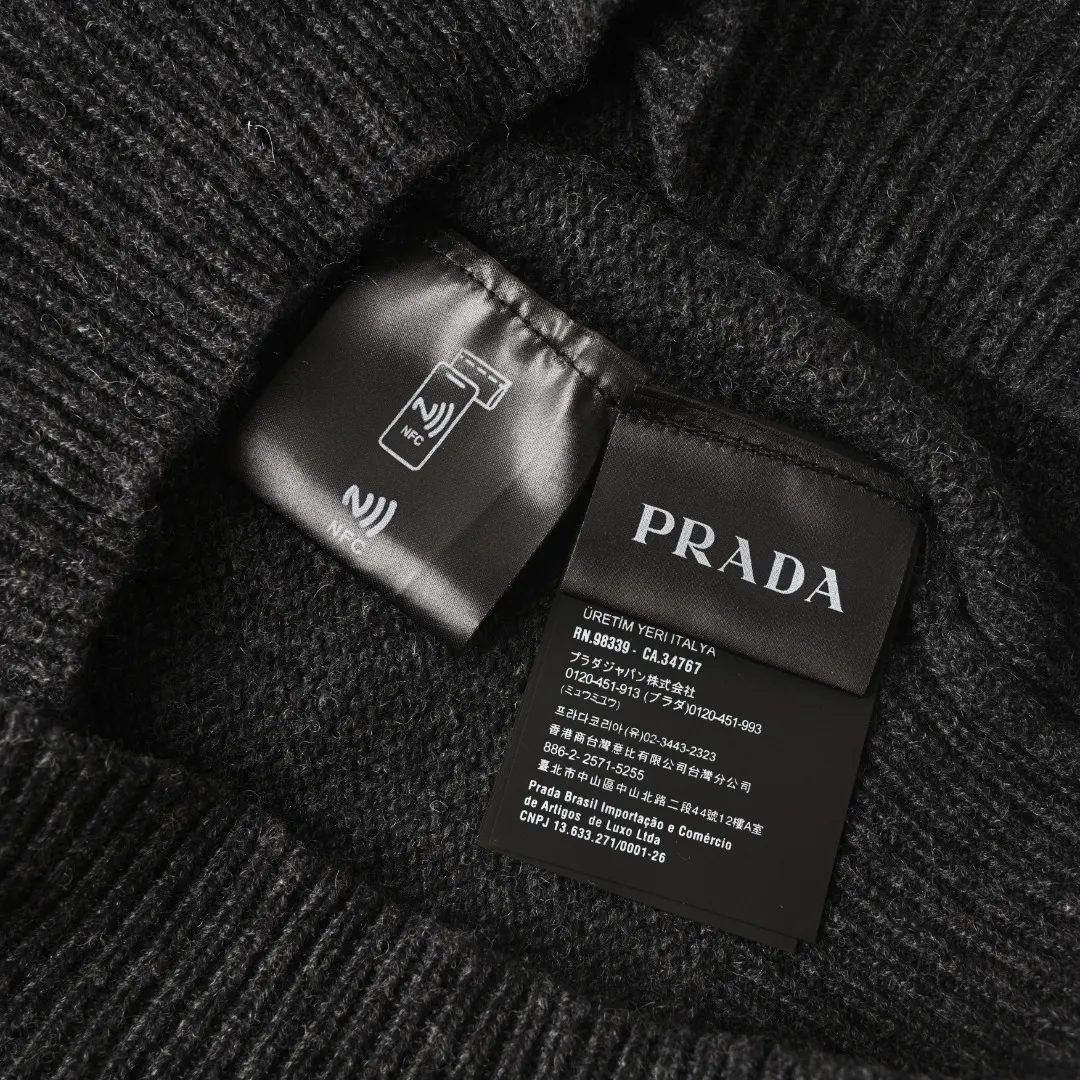 PRADA 浮雕字母 针织 三角标 针织衫 休闲百搭款