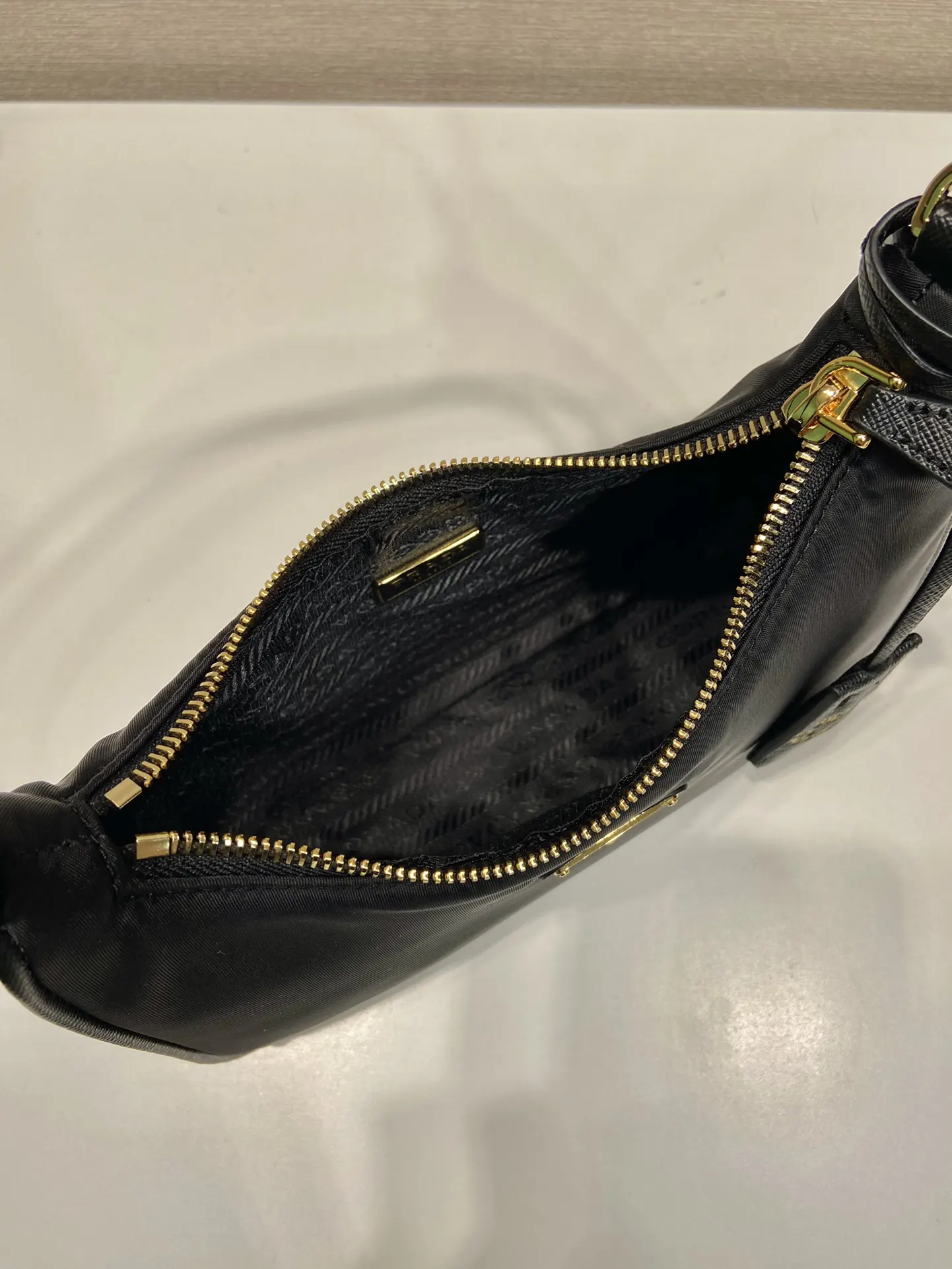Hobo 金色 牛皮 目前是明星们最火爆一款包包 难道你不心动吗 女士 腋下包 复古腋下背款