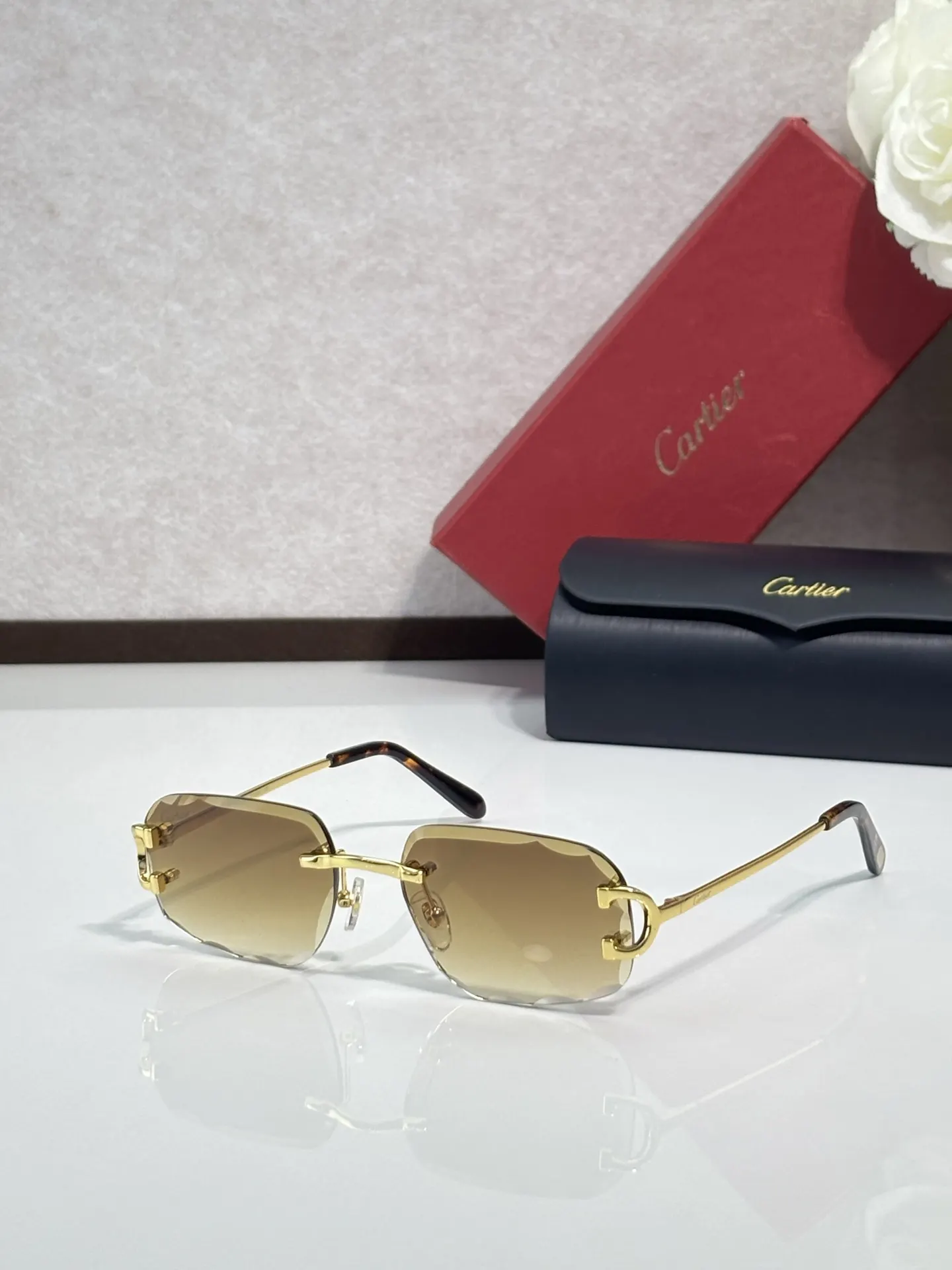 Cartier 墨镜 時尚防晒款