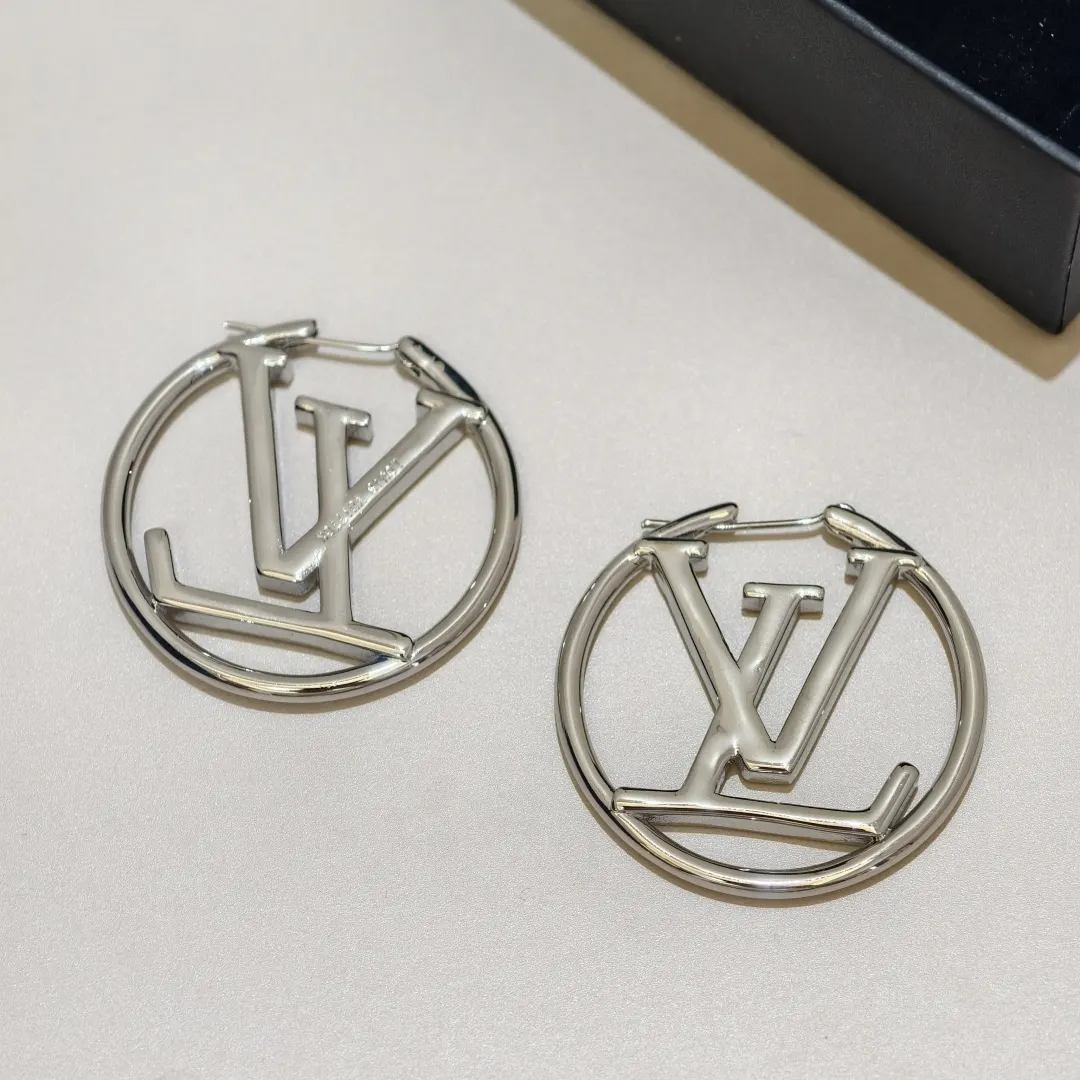 Louis Vuitton 字母 耳环 优雅耳饰