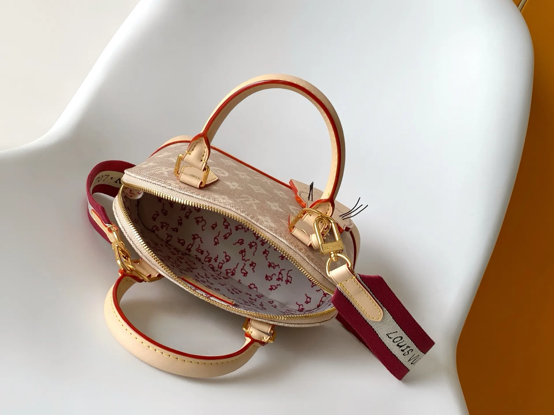 LV Alma 牛皮 BB 收納包 旅行收納款(數字9) LV Alma 牛皮 BB 收納包 旅行收納款(數字9)